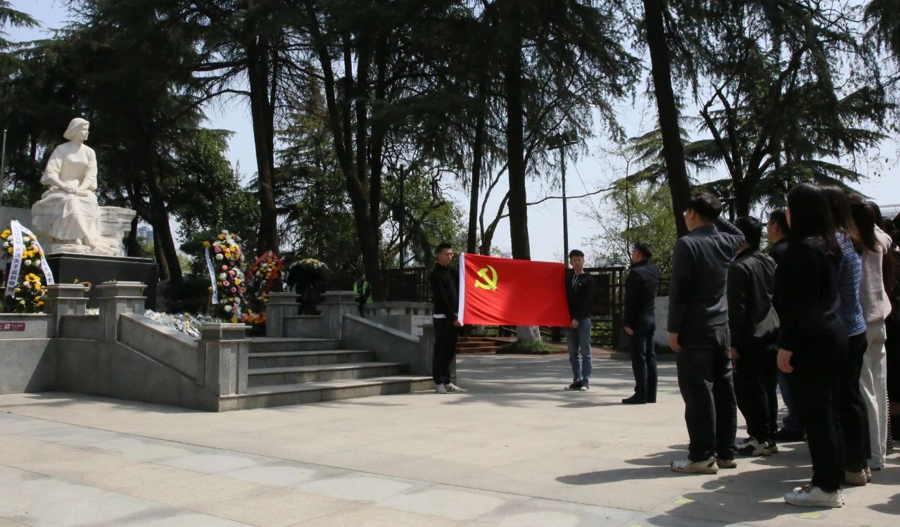 缅怀革命先烈 赓续红色精神丨JBO官网集团党委组织开展清明祭扫主题活动